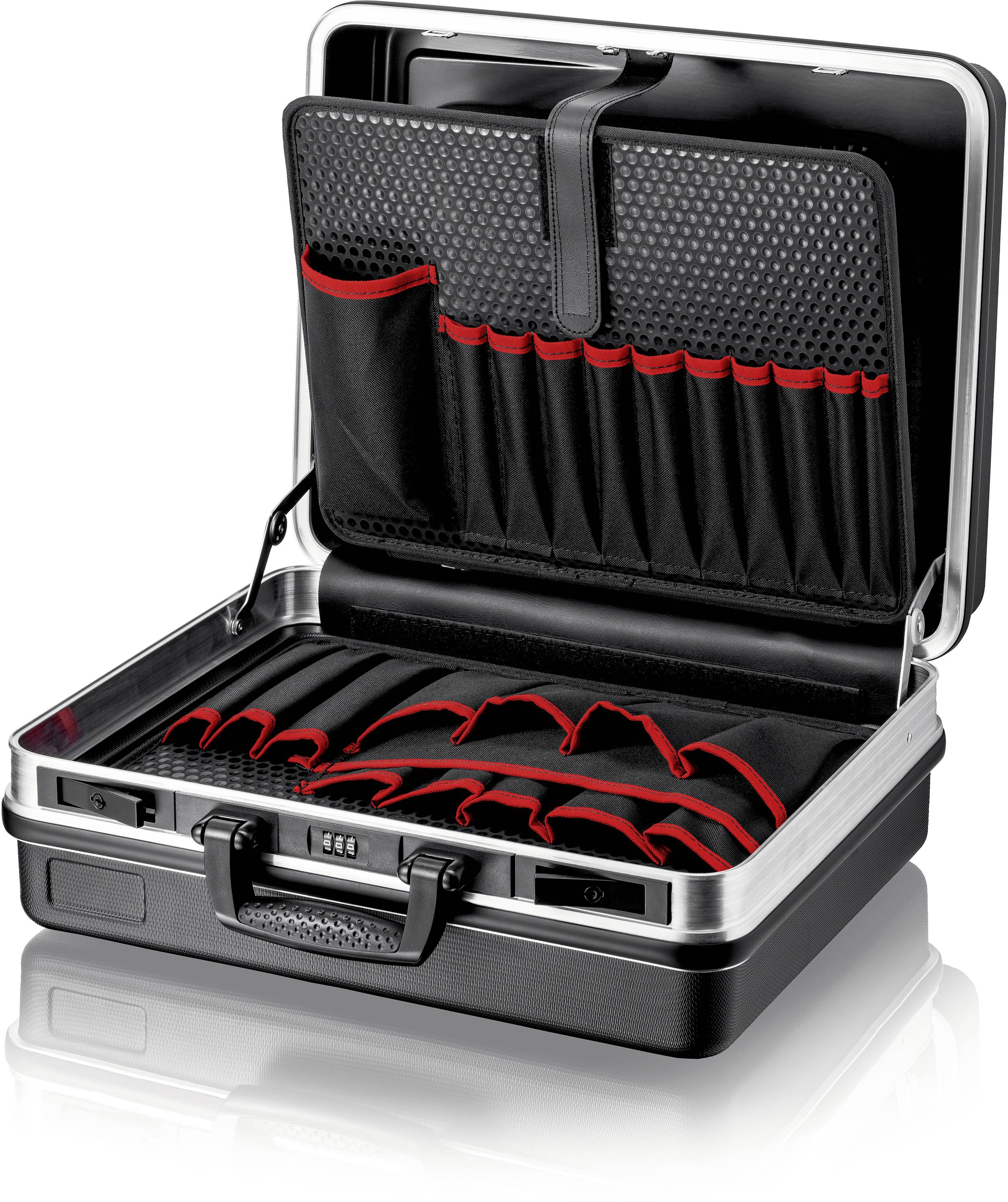 En öppnad, svart dokumentväska med röda innerfack och fack för organisering av föremål, placerad på en blank yta.