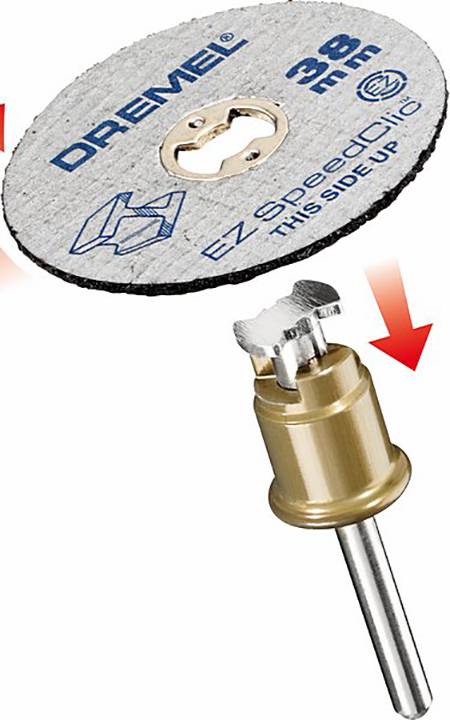 Bilden visar en Dremel-skärskiva med EZ SpeedClic-system och 38 mm diameter. Skivan monteras på en adapter.