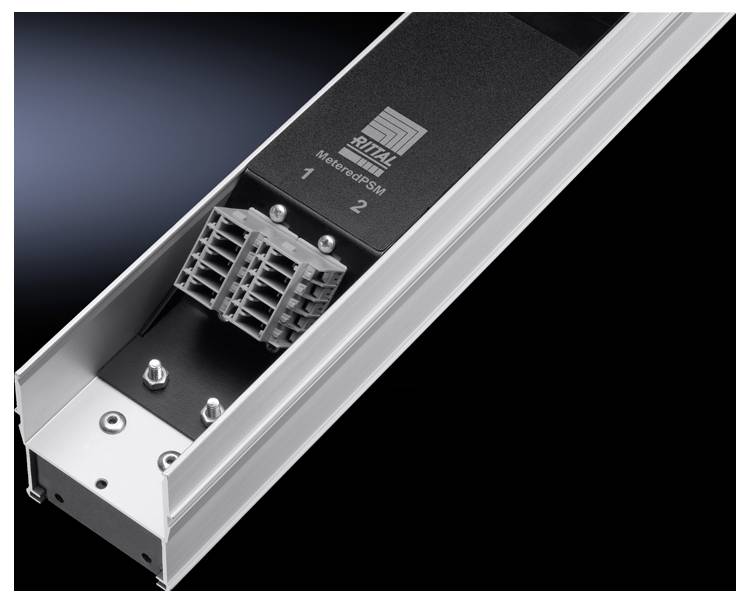 En elektrisk komponent för strömmätning är inbyggd i ett hölje. Påskrift: 'Rittal Metering SM 1 2'.