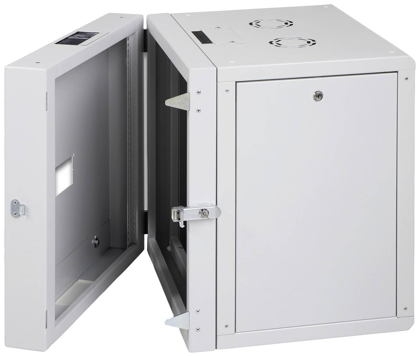 Ett grått, metalliskt hölje med en öppen dörr, lämpligt för förvaring av tekniska enheter, visar ventilationsspår och ett lås.