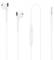 Vita hörlurskablar med integrerad mikrofon och volymkontroll. De avslutas med en 3,5-mm-ljudkontakt.