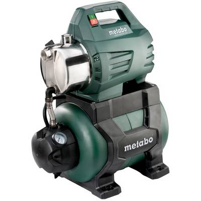 Bärbar Metabo vattenpump med rostfritt stål-tank, handtag, tryckmätare och motorhus monterad på en bädd.