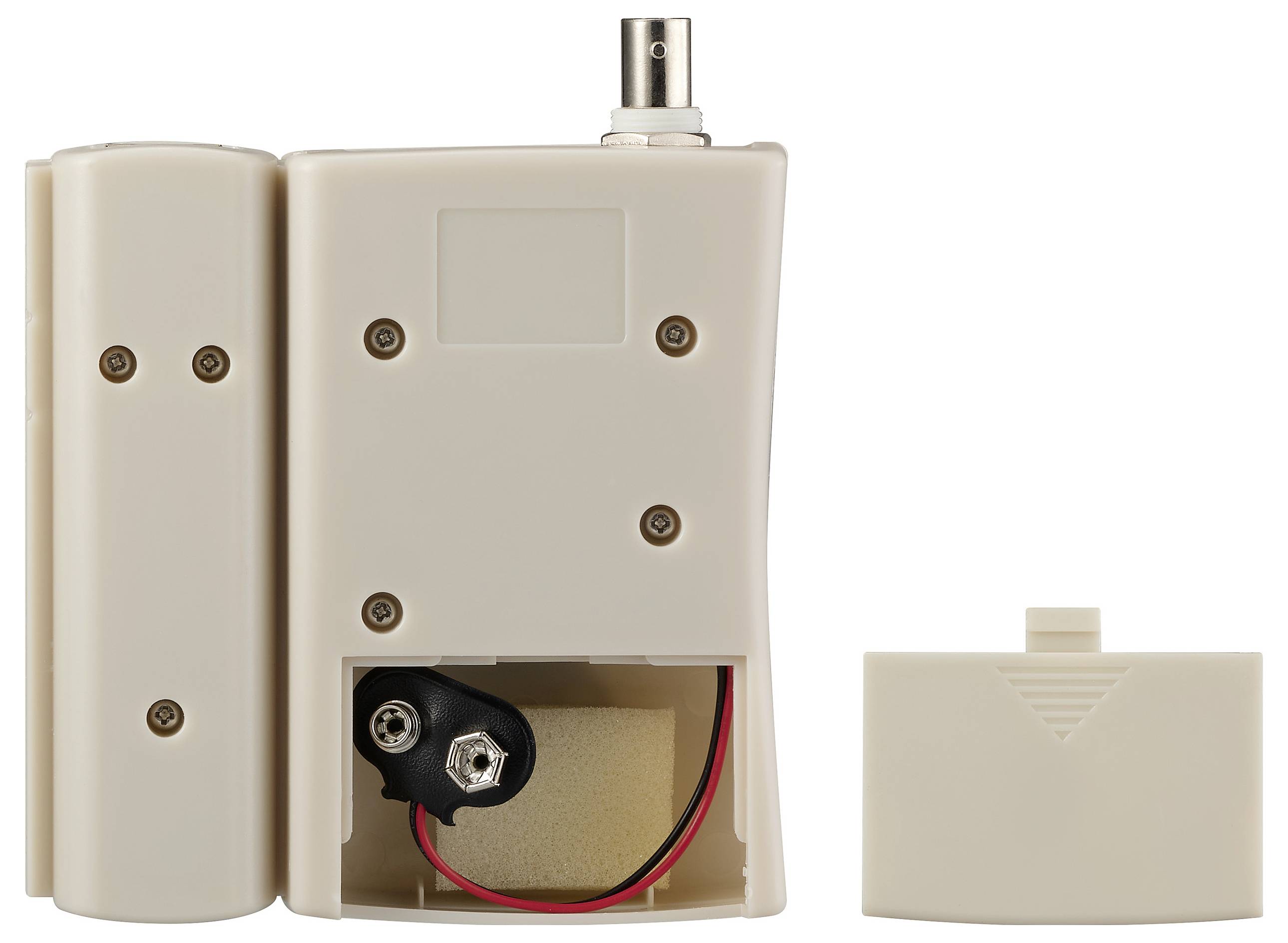 En beige elektronisk enhet med ett avtagbart batterilöck och fack som visar en 9V-batteriöverföring inuti.
