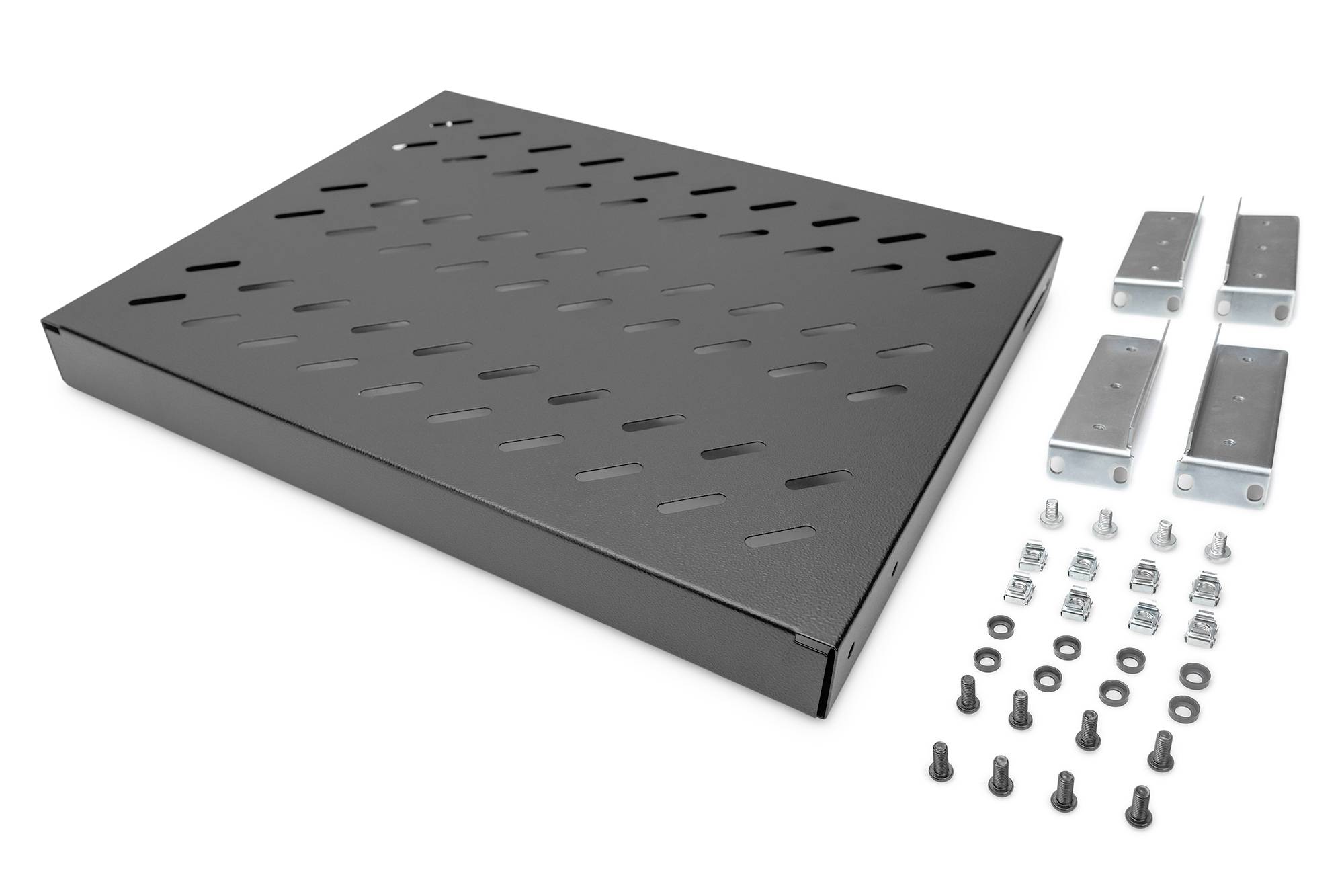 Metallhyllset med fästskruvar, brickor och fästen, redo att monteras i ett skåpsystem.