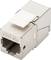 Ett silvergrått Cat. 6A-keystonemodul för Ethernet-anslutningar med vit clips, använt vid nätverksinstallation.