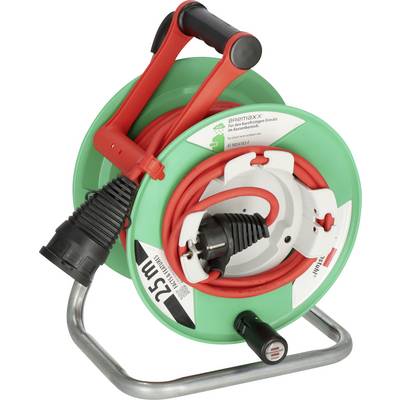 Grön slangvinda med röd slang, svart munstycke och metallstativ, som visar en upprupad brand- eller användarslangsamling.