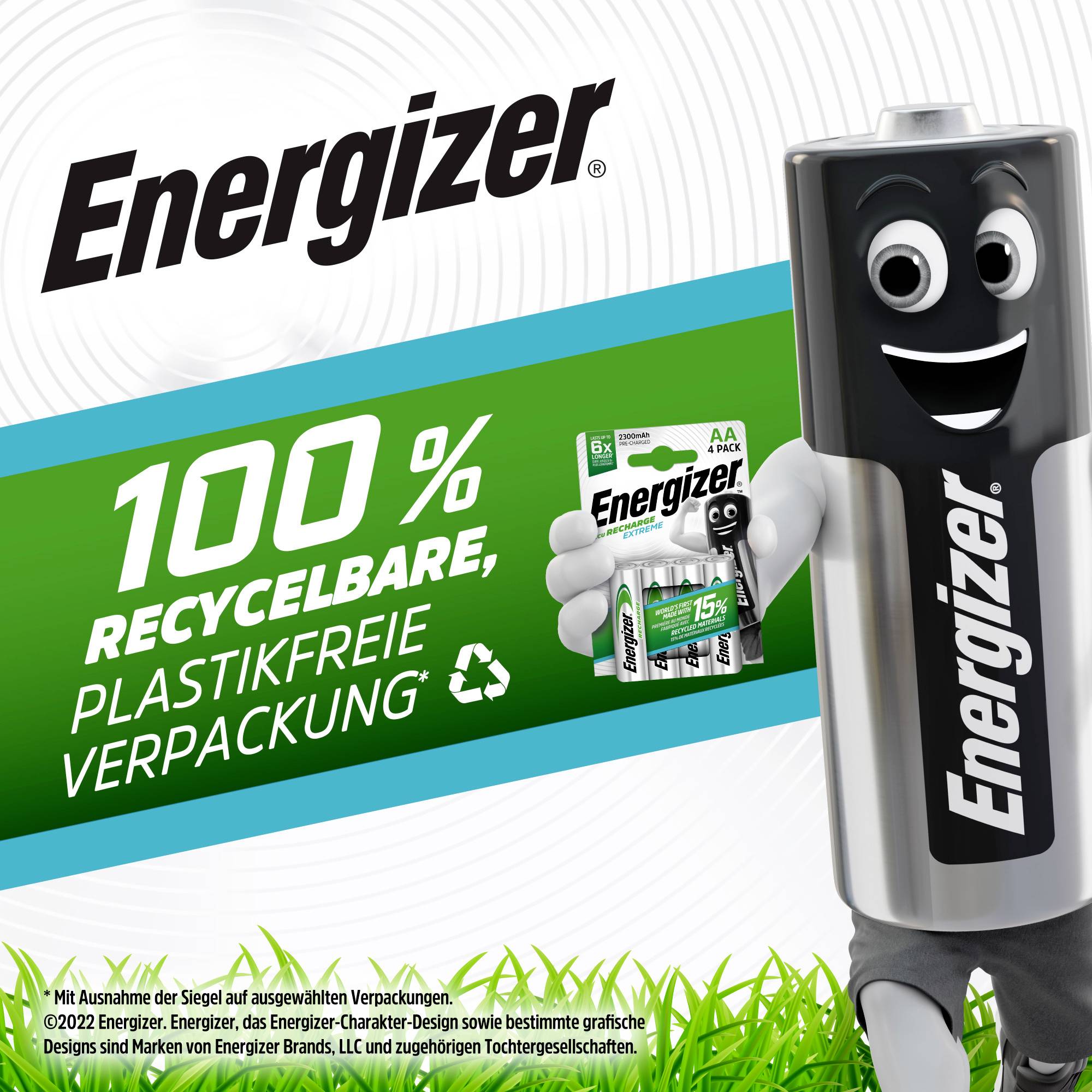 Energizers batterimaskot håller ett batterpaket. Text: '100 % återvinningsbar, plastfri förpackning'. Grön-vit bakgrund.