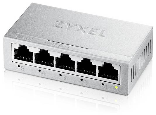 'En silver nätverksswitch med fem Ethernet-portar, numrerade från ett till fem. En grön LED-indikator är aktiv.'