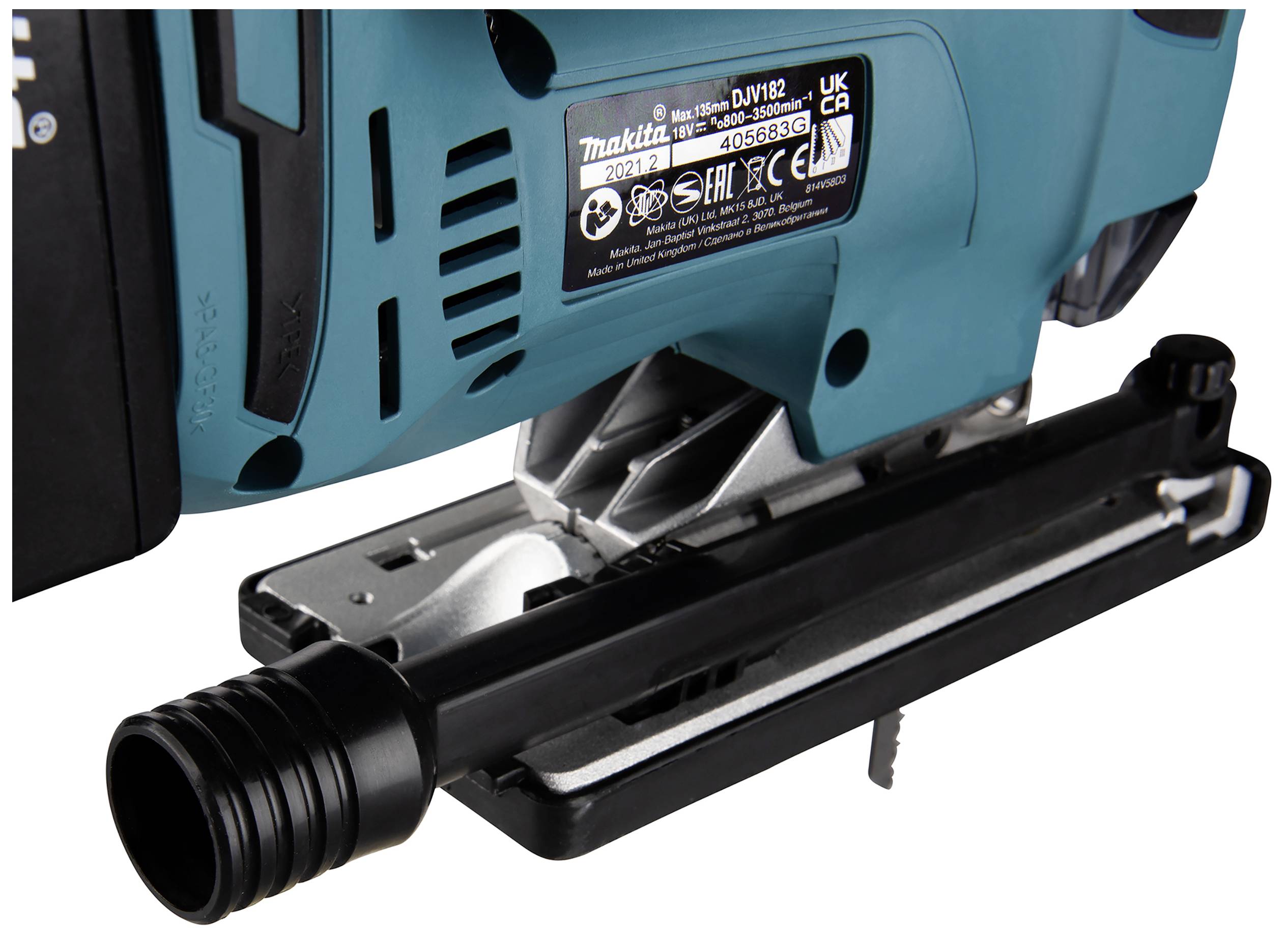 En Makita-verktyg med modellnummer och säkerhetsinformation på en etikett, inklusive olika certifieringssymboler.