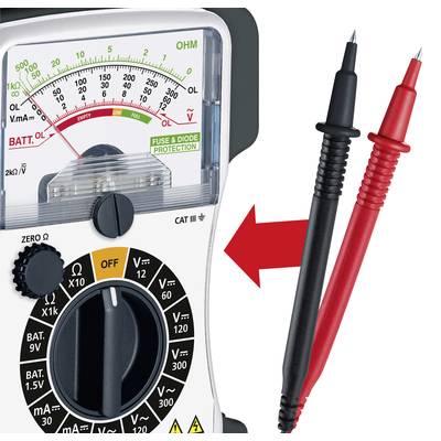 Ett analogt multimeter visar spänning, resistans och strömstyrka på skalan. Två testledningar, röda och svarta, visas till höger.