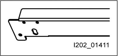 Teknisk ritning av en metallprofil med raka linjer och fästhål; märkt med 'I202_01411'.