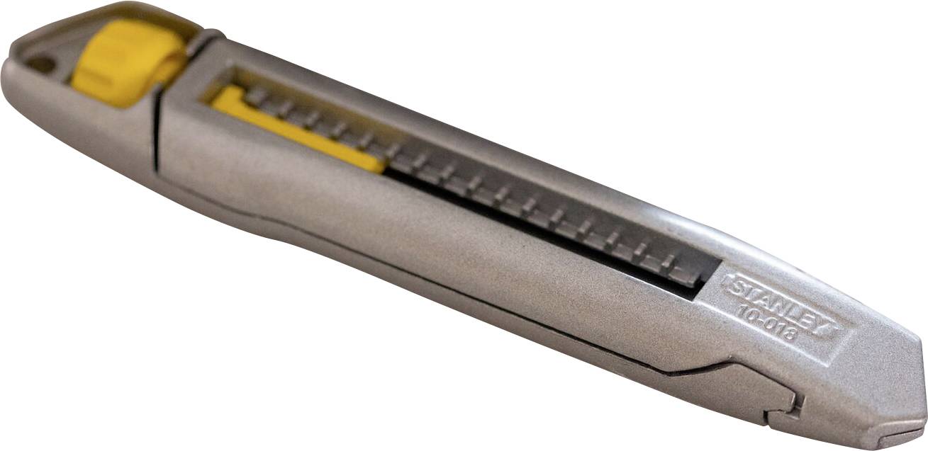 Ett silverfärgat hobbykniv med gul skjutreglage för bladjustering, stängd.