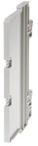 En grå, rektangulär metallprofil med flera spår och utbuktningar, vertikalt placerad. Den hör till ett bygg- eller monteringssammanhang.