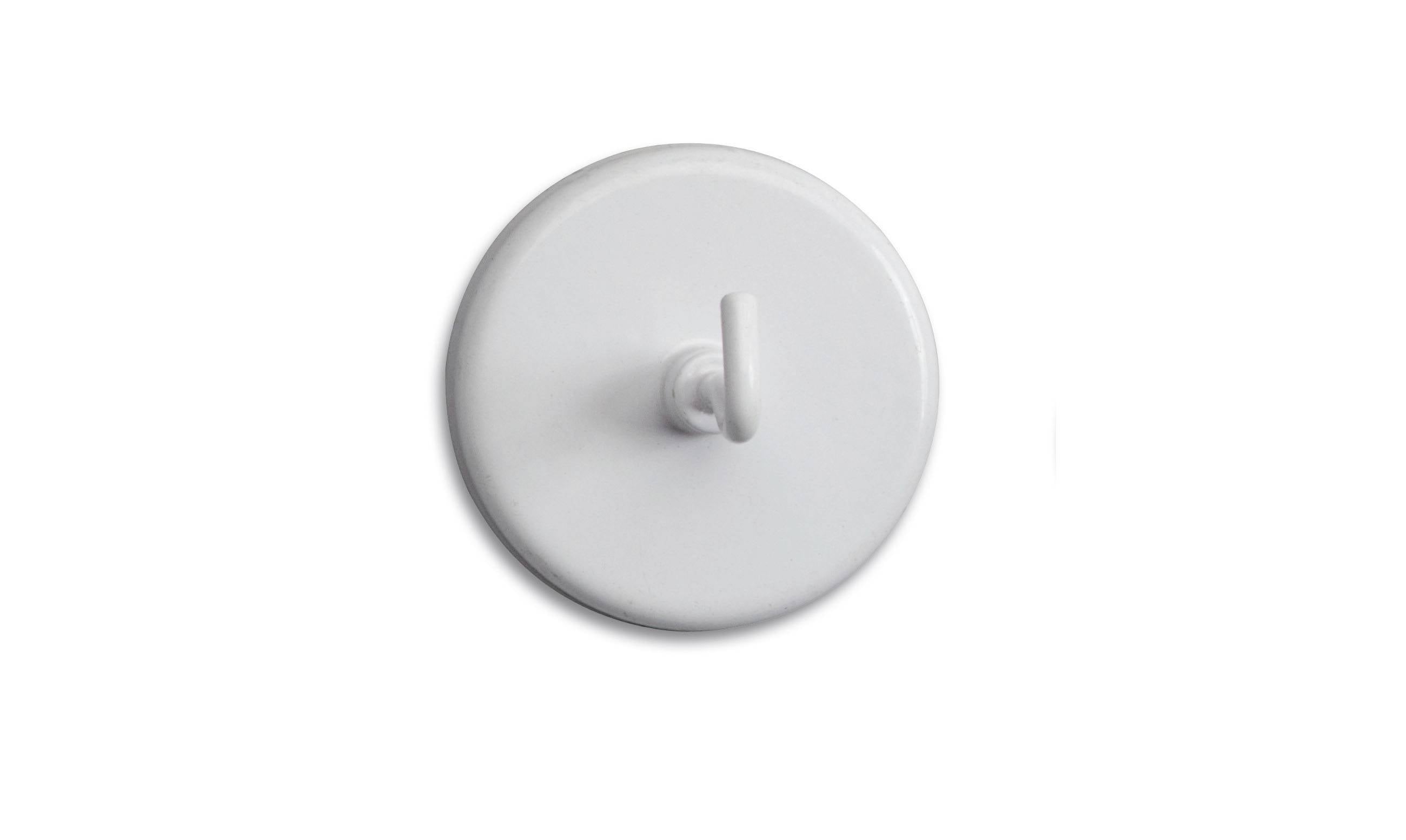Vit cirkulär väggkrok eller klisterfäste på en enkel vit bakgrund.