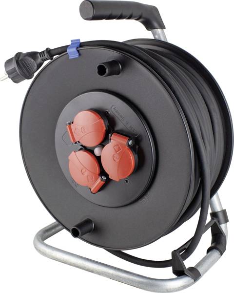 En svart kabeltrumma med tre röda uttag och en svart kabelupprullning på ett metallstativ.