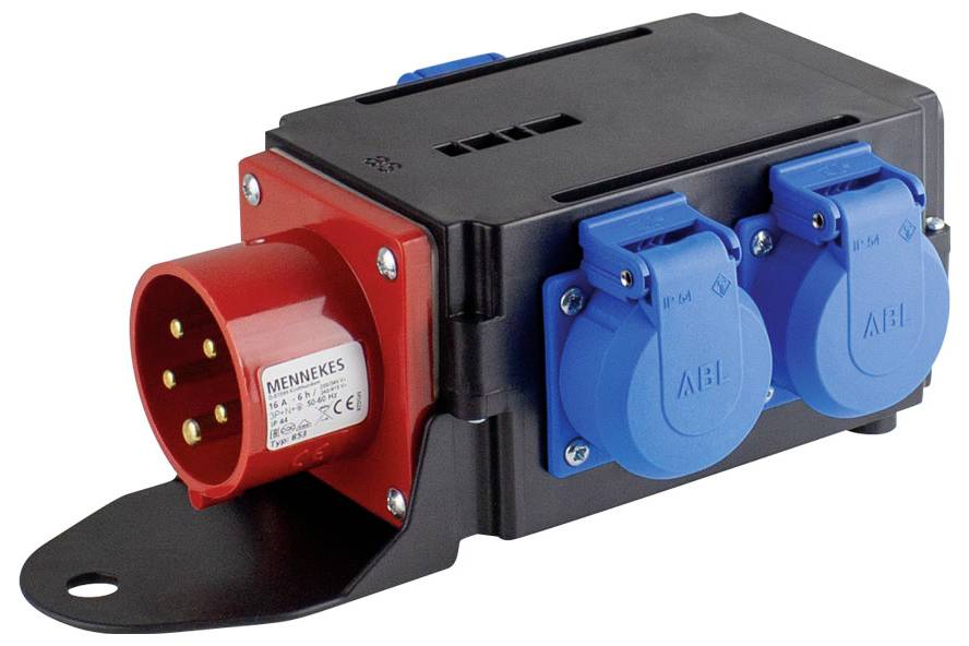 'En svart och röd strömadapter med tre blå uttag, avsedd för industriellt bruk.'