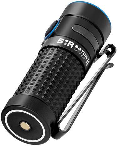 Ficklampa 'S1R Baton II' i svart med blå knapp och bältesklämma, kompakt och bärbar för daglig användning.