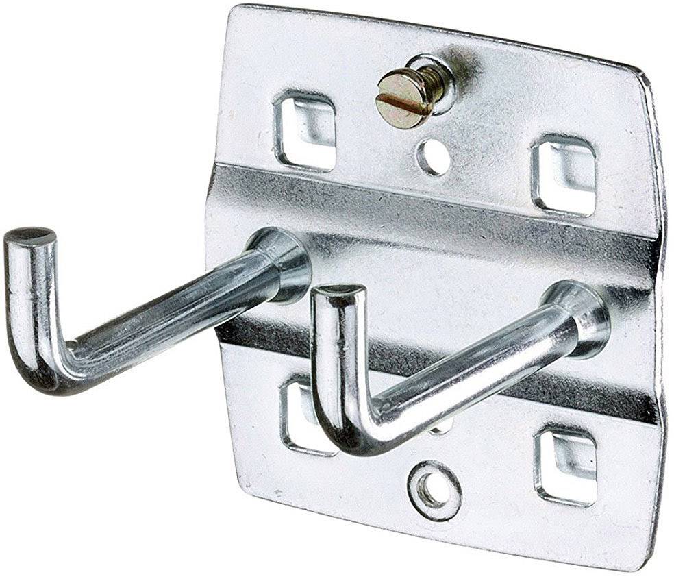 Metallkrokar för väggmontering, silverfärgade, med två böjda krokar och en skruv upptill för fastsättning.