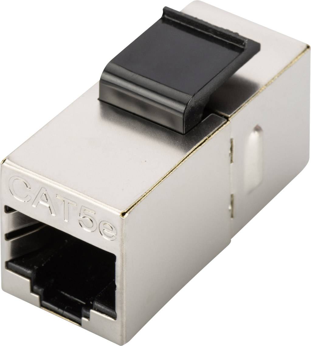 En CAT5e-nätverkskontakt av metall med svart klämma för Ethernet-kabeldragning i ett nätverk eller hemnätverk.