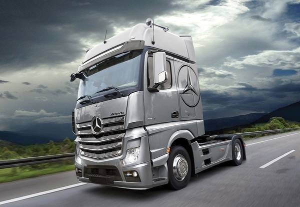 Italeri 510003905 Mercedes Benz Actros MP4 Gigaspace Lastbilsmodell byggsats 1:24
