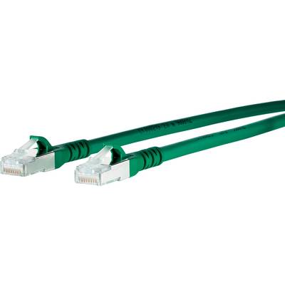 Två gröna nätverkskablar med RJ45-kontakter ligger bredvid varandra.