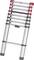 En hopfällbar teleskopstege i aluminium med röda och svarta accenter, utdragen och redo att användas.