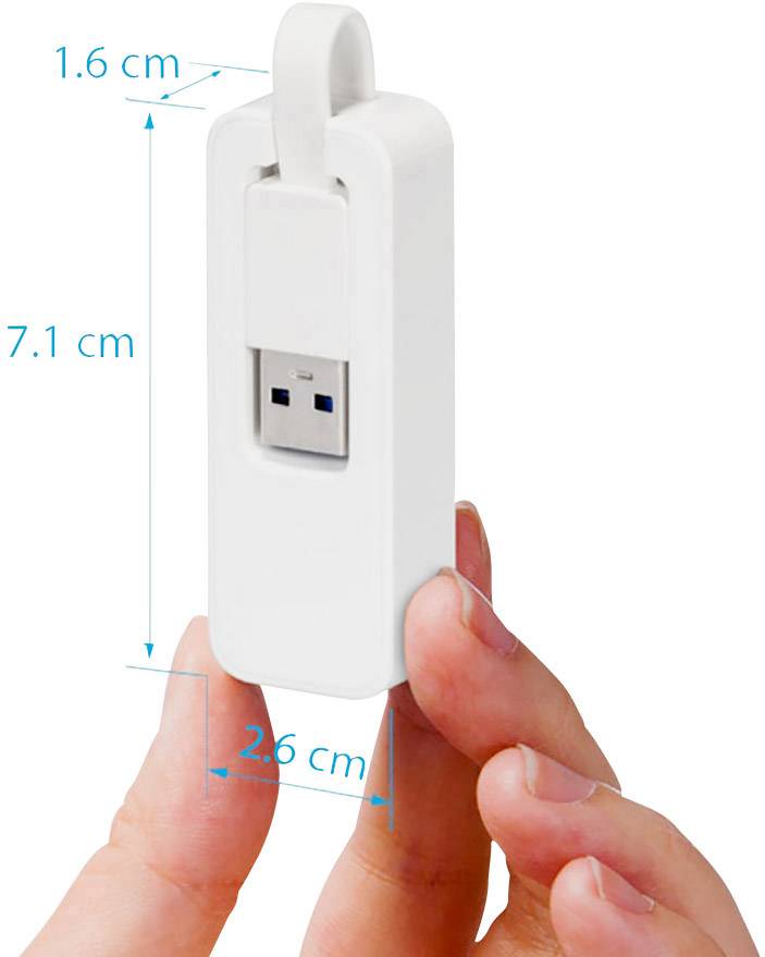 Kompakt vit USB-sticka med måtten: 1,6 cm bred, 7,1 cm lång och 2,6 cm djup. Ett finger håller stickan för att illustrera storleken.