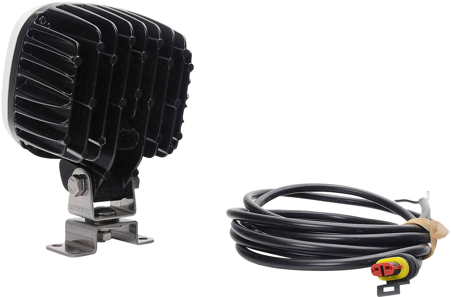 Svart LED-arbetsstrålkastare med kylflänsar på fäste, bredvid ett upprullat kabel med röda och gula kontakter.