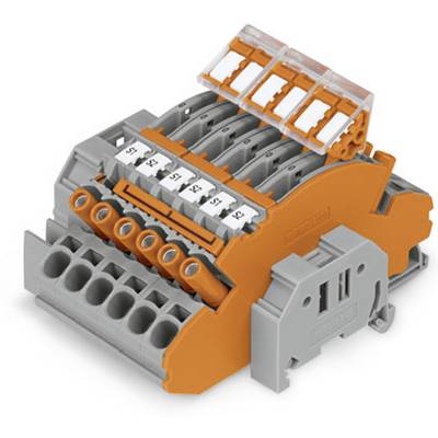 En elektrisk kontaktdon med flera uttag och orangea detaljer för kabeldragning i en elskåp.