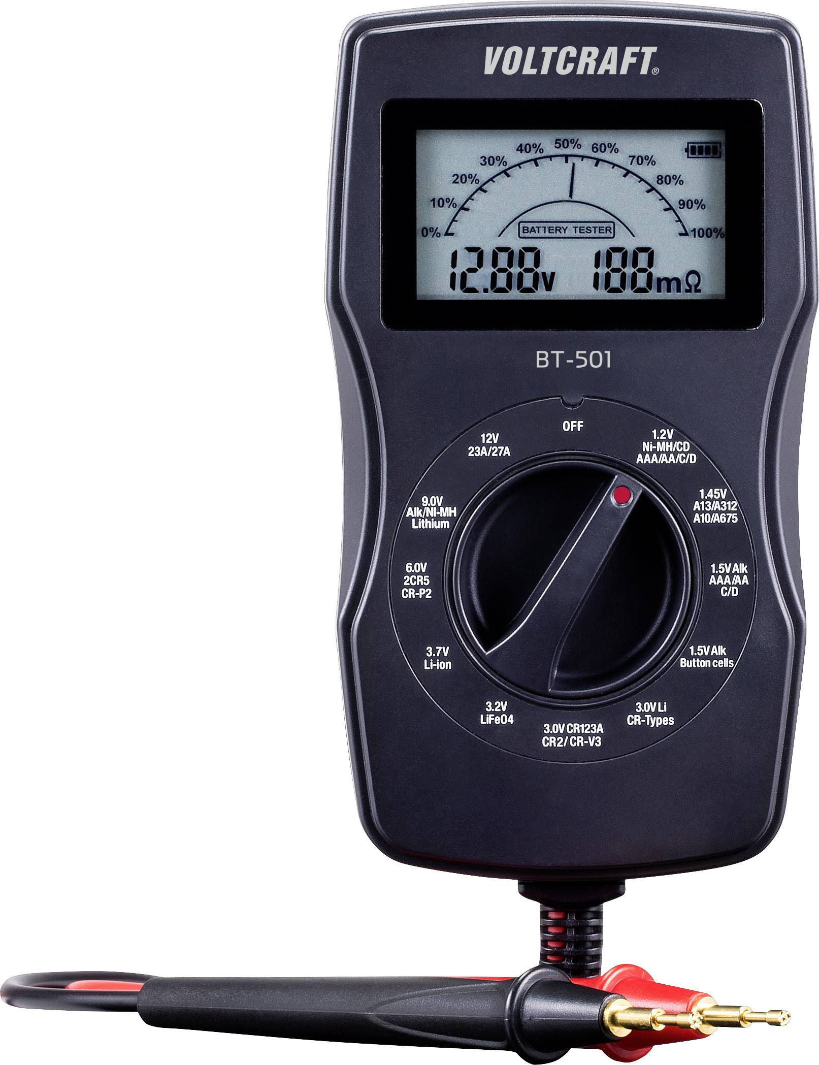 Ett digitalt multimeter av modellen 'VOLTCRAFT BT-501' visar värden för batteriekapacitet i volt och ohm. Lämplig för olika batterityper.