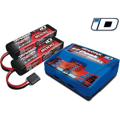 Två LiPo-batterier på 5000 mAh och en laddare från Traxxas, modell 'EZ-Peak Dual'. Batterierna är lämpliga för RC-fordon.