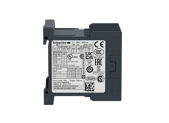 En grå elektrisk apparat från Schneider Electric med en vit etikett som visar tekniska informationer och diverse certifieringslogotyper.