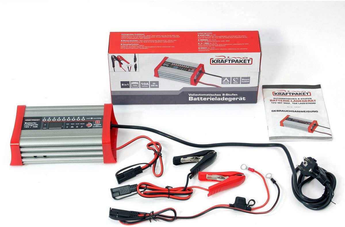 Batteriladdare med förpackning och instruktioner. Innehåller kabel med klämmar. Siffrorna på enheten visar laddningsinställningarna.