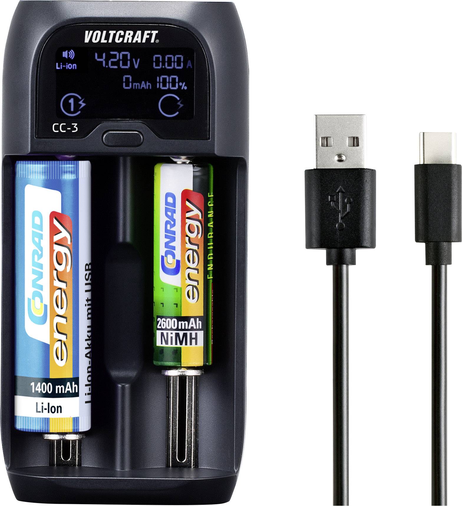 Batteriladdare med två laddade batterier, USB-kabel och digital display som visar laddningsstatus och batterityp.
