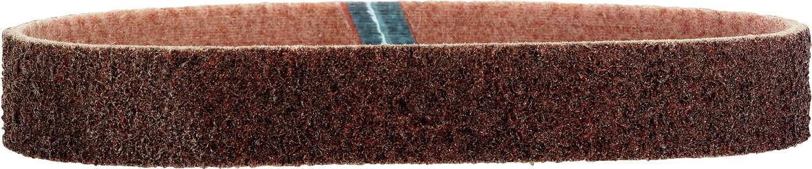 Närbild av ett brunt slipband loopat till en oval form, som visar en grov texturerad yta med ett teal-färgat band inuti.