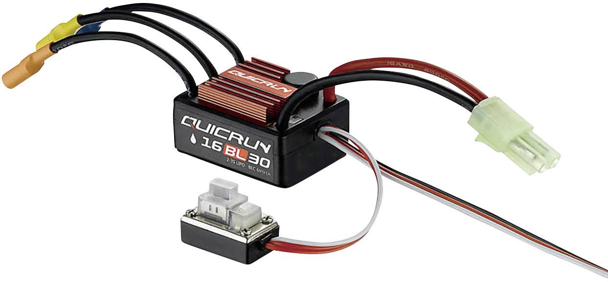 Elektronisk regulator (Hobbywing Quicrun 16BL30) med flera kablar för modellflygningsapplikationer.