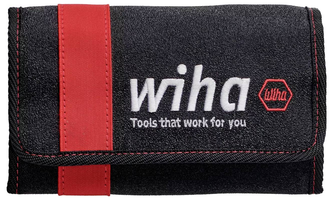 En svart tygpåse med en röd rand och Wiha-logotypen broderad, med texten "Verktyg som arbetar för dig." Påsen är stängd och kompakt.