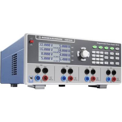 Bilden visar en programmerbar strömförsörjningsenhet från Rohde & Schwarz, modell HMP4040, med digitala displayer för spänning (V) och strömstyrka (A) på fyra utgångar.
