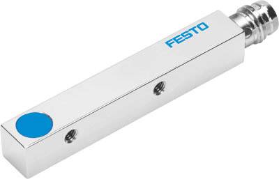 En silveraktig, avlång, rektangulär komponent med blå markeringar och trycket 'Festo', sannolikt en pneumatisk del.
