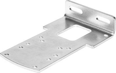 Metallvinkelbeslag med rektangulär urtag och flera skruvhål, avsett för montering på vägg eller yta.