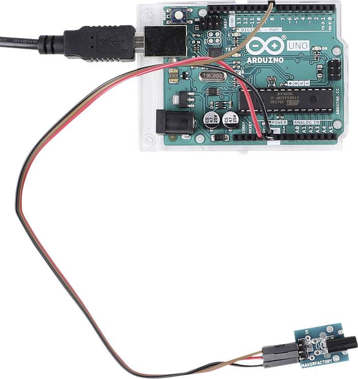 Arduino UNO-mikrokontroller ansluten till en RFID-läsare. En USB-kabel förbinder Arduino med en dator.