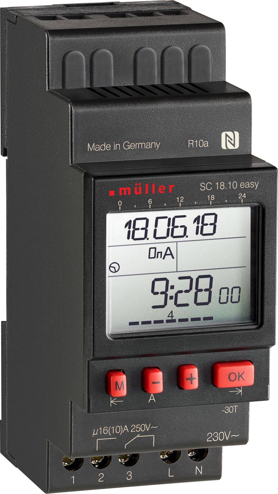 En digital tidsbrytare med LCD-display visar datum och tid. Manöverelementen är placerade nedanför. Märkt med 'müller' och 'Made in Germany'.