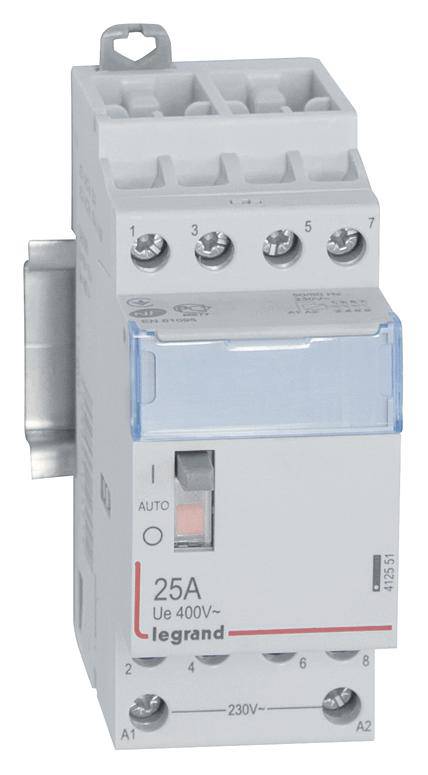 En 25A effektbrytare från Legrand, lämplig för 400V-tillämpningar. Den har manuella och automatiska lägen.