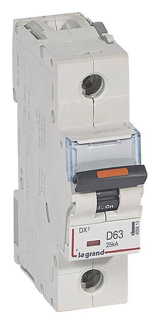 En elektrisk kretsbrytare från Legrand, modell DX3, med beteckningen 'D63 25kA', avsedd för installation i elskåp.