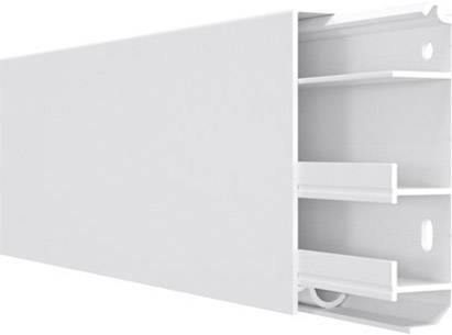 En rektangulär, vit kabelkanal med öppningar på sidan, visar invändiga fack för ordnad kabelhantering.