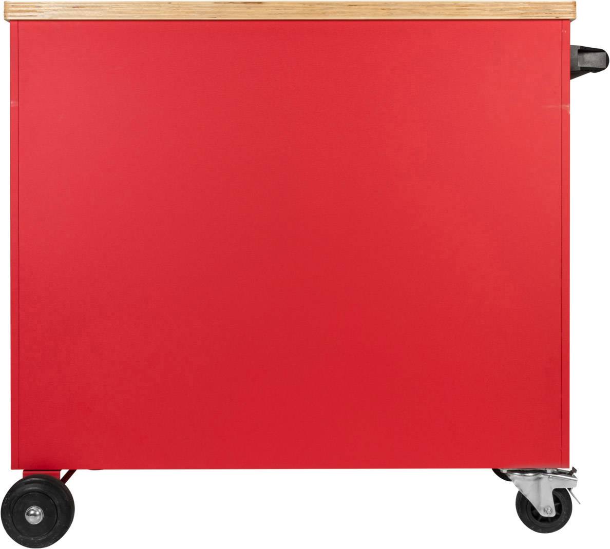 En röd rullcontainer med ett svart hjul till vänster och ett grått hjul till höger, ovanpå en träskiva.