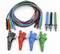 Mångfärgade kablar med matchande testspetsar och krokodilklämmor i svart, röd, blå och grön för elektriska tester.