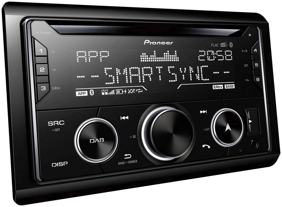 En bilradio med display visar 'APP - SMARTSYNC', omgiven av kontroller och knappar för olika funktioner.
