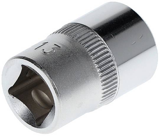En 13 mm insticksuttag av blank metall med räfflat grepp för bättre grepp.