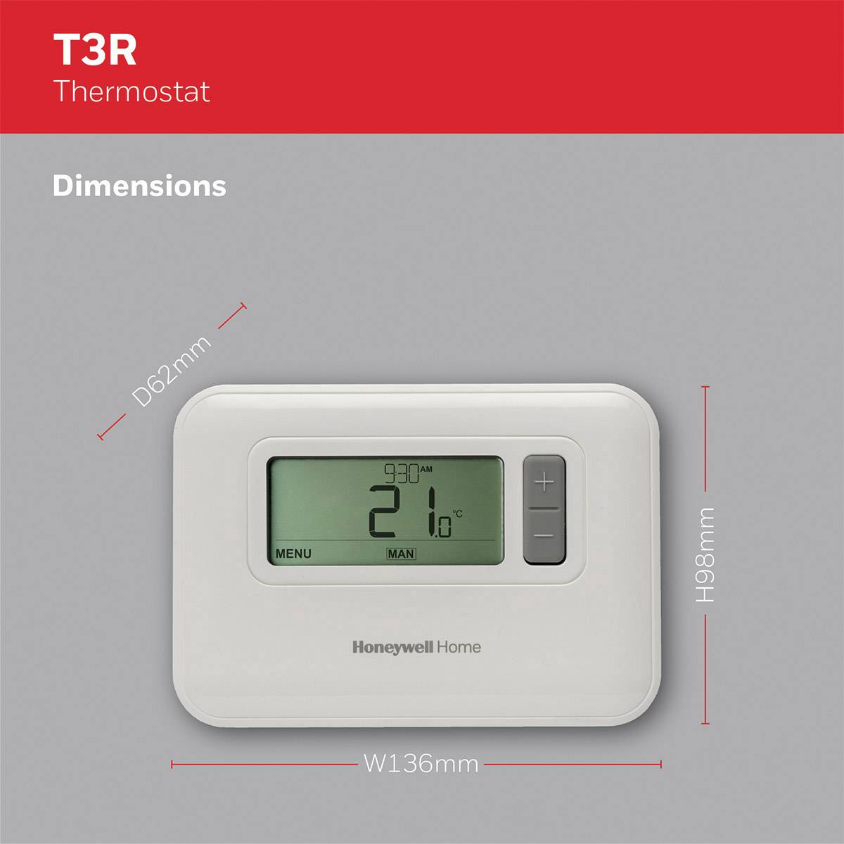 En vit väggmonterad termostat med digital skärm visar 21°C. Mått i millimeter: Djup 62, bredd 136, höjd 98. Märke: Honeywell.